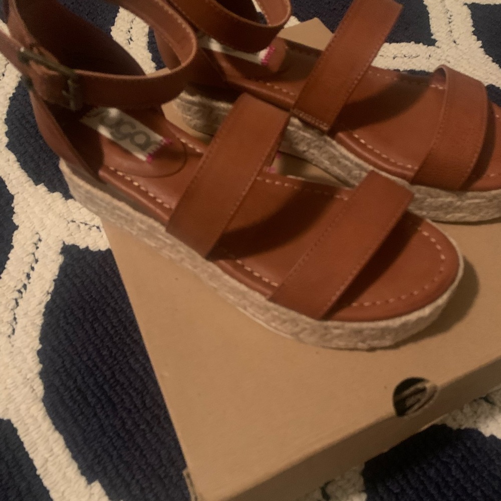 Women’s sandals 🌸 - Picture 3 of 5